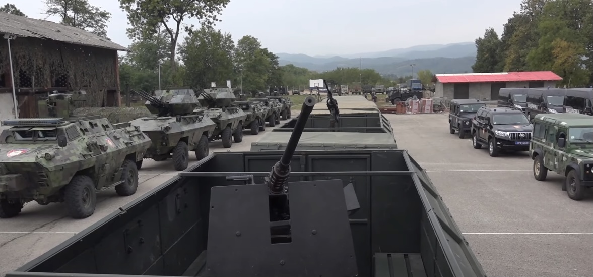 Serbia nis të provokojë situatën, MUP-i serb publikon video të ushtrisë e tankeve: Xhandarmëria gati