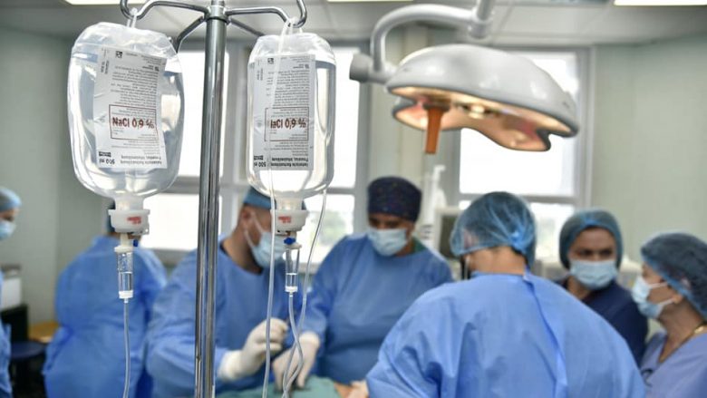 Kirurgjia Plastike: Të gjitha gratë që janë operuar nga karcinoma e gjirit mund të trajtohen për rikonstruktimin e gjirit