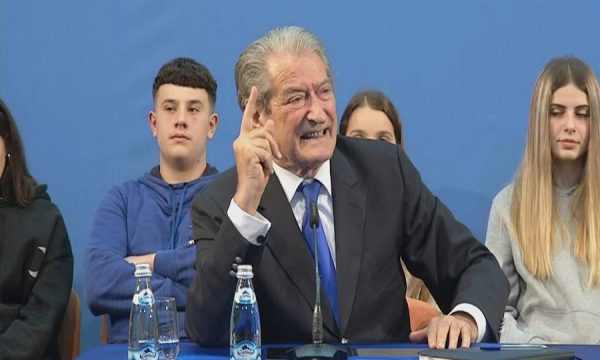 “Përgatitu Sllobodan”, Berisha kërcënon Vuçiqin: Do të ndëshkoheni për krimet në Kosovë dhe Shqipëri