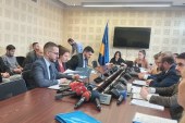 Haki Abazi e mbron Xhavit Halitin në Komision, përplaset me Fitore Pacollin
