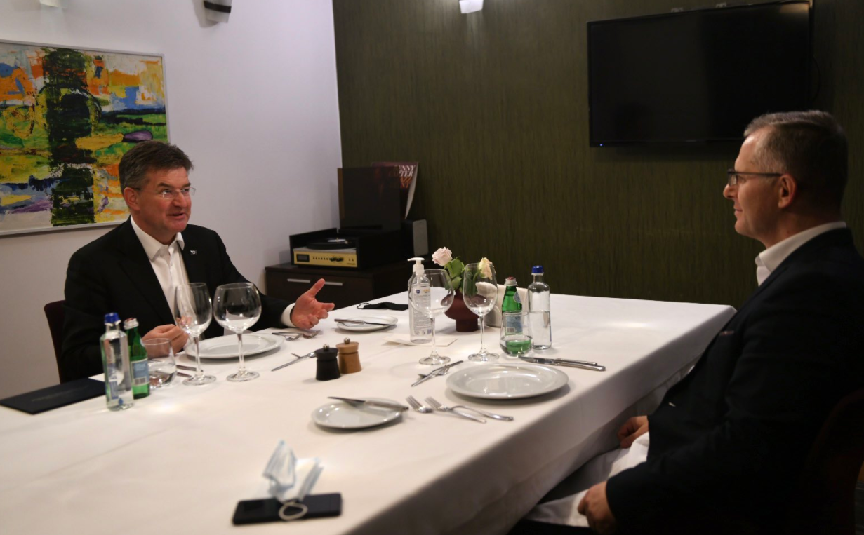 Pas takimeve me Kurtin e Osmanin, Lajçak darkoi mbrëmë me Besnik Bislimin
