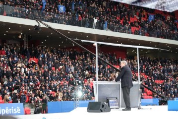 Berisha paralajmëron Vuçiqin: Mos mendo të vish në Tiranë, do t’i kesh rrugët dhe sheshet plot