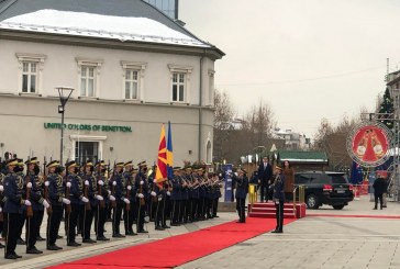 Presidenti i Maqedonisë së Veriut në Kosovë, Osmani e pret me ceremoni shtetërore