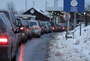 Kolonë deri në 2 kilometra, pritje të gjata nëpër pika kufitare