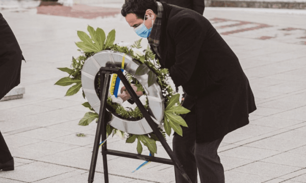 Kryeministri Kurti bën homazhe te Kompleksi Memorial “Adem Jashari” në Prekaz