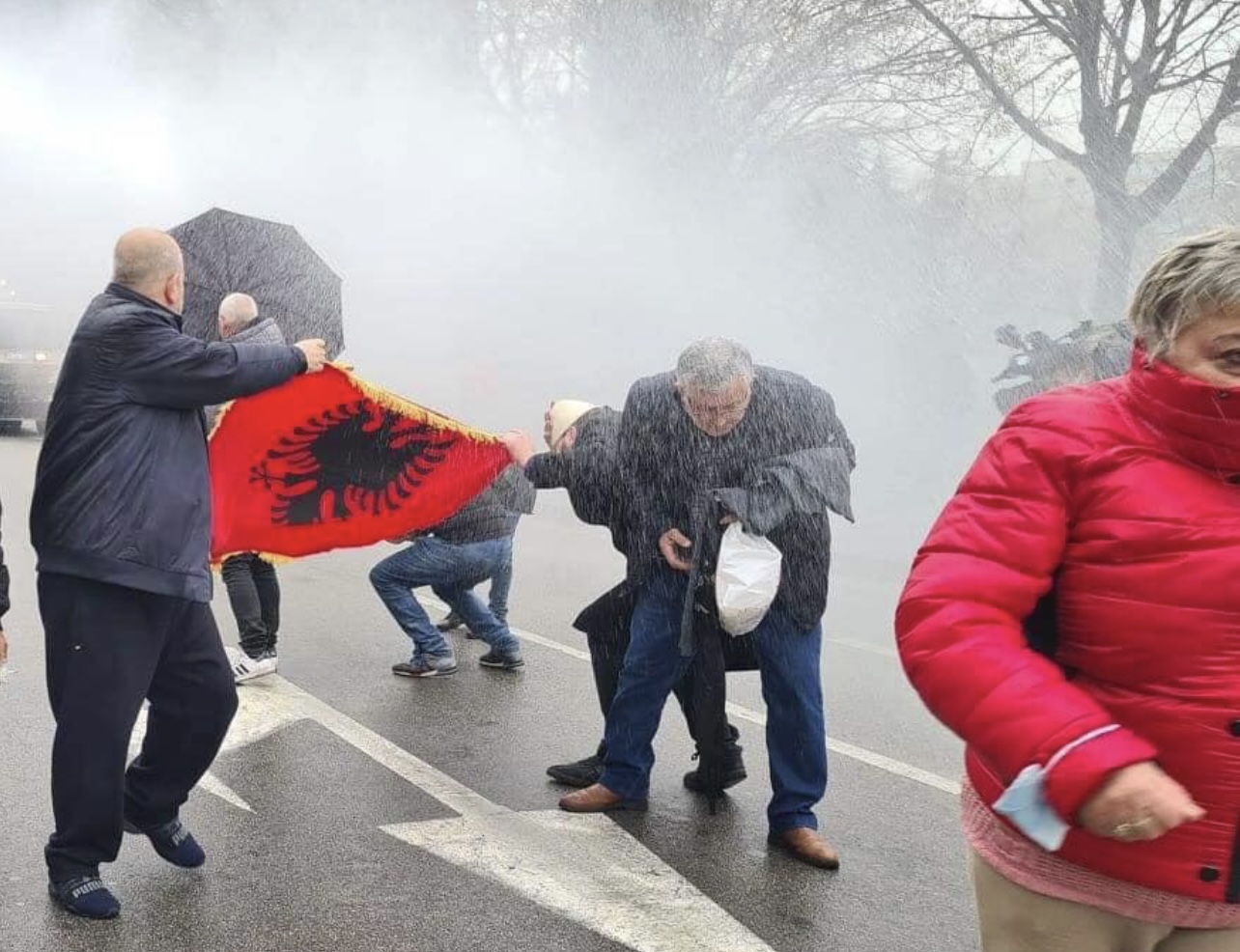 Publikohen emrat e 5 kosovarëve që u arrestuan dje në protestën e thirrur nga Sali Berisha