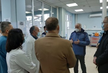 Ministri Latifi viziton klinikat e QKUK-së, paralajmërohet shtim i pacientëve pas rritjes së rasteve me Covid-19