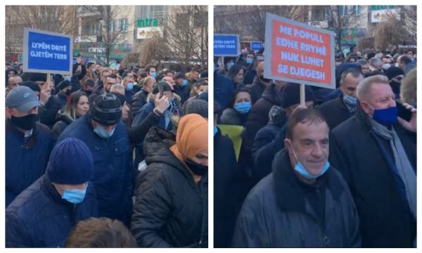 Dy zyrtarë të PDK-së marrin pjesë në protestën e PSD-së