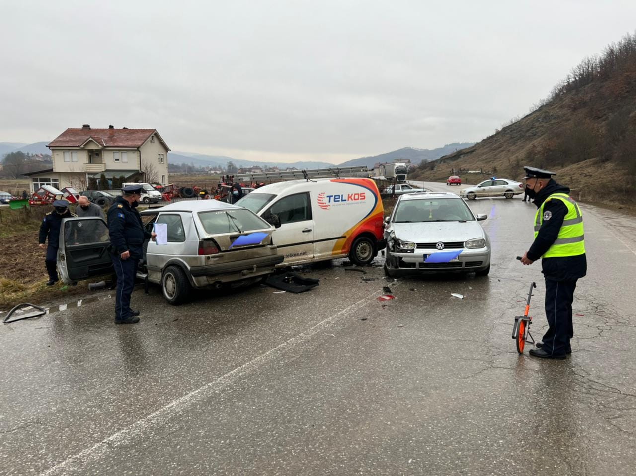 Dy të vdekur dhe 9 të lënduar nga aksidenti në rrugën Prishtinë – Podujevë