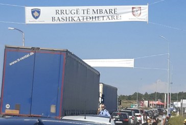 Bashkatdhetarët nisen të kthehen nga Kosova, fillojnë kolonat në kufi