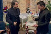 Erion Veliaj ia jep Ramës “Çelësin e Tiranës”, ky ia dhuron një plis