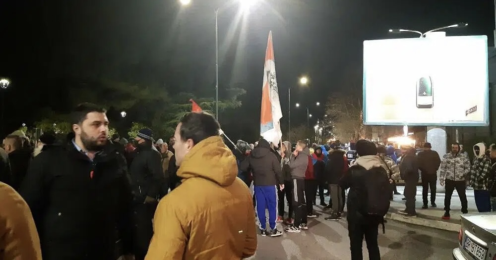 Video e re nga përballja e Abazoviqit me protestuesit, shpërthejnë fyerjet anti-shqiptare