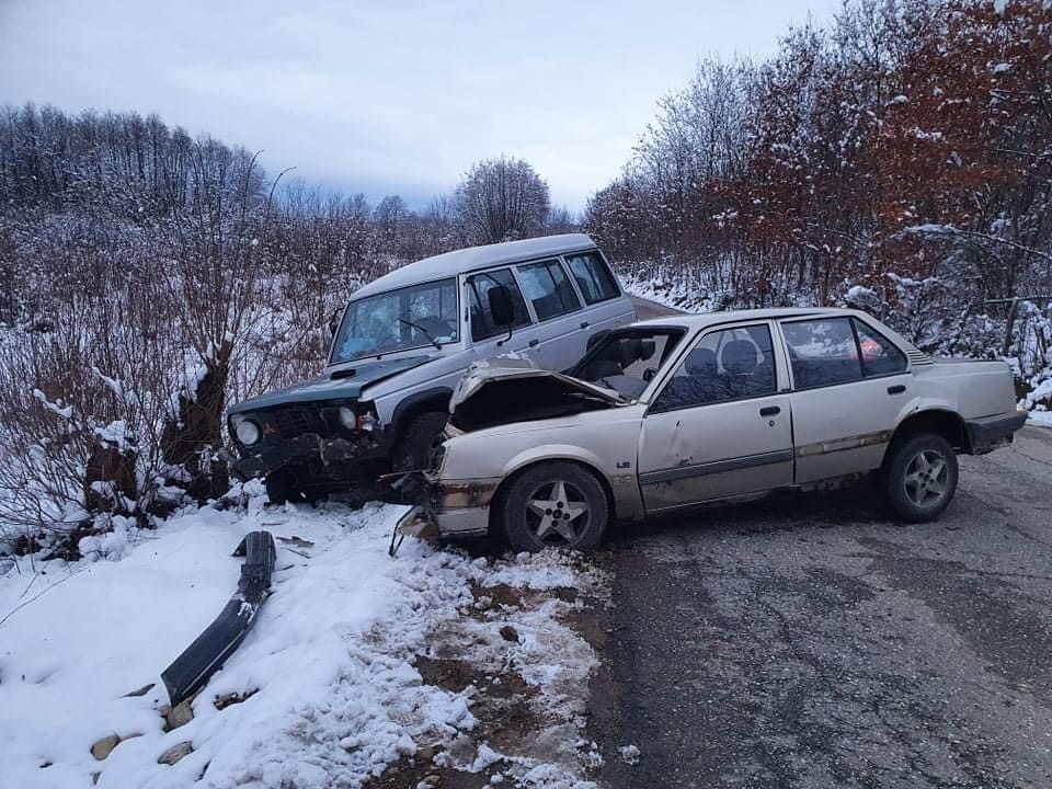 Aksidentohen dy vetura rrugës për Gllogjan