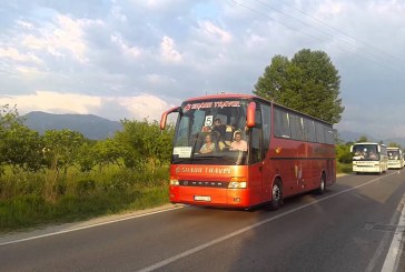 Mërgimtarët ankohen për shoferët e autobusëve: Po na lëshojnë këngë gurbeti, po na mërzisin shumë gjatë kthimit