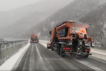 Reshjet e borës, kjo është gjendja e rrugëve që të shpijnë në pikat e kalimit kufitar