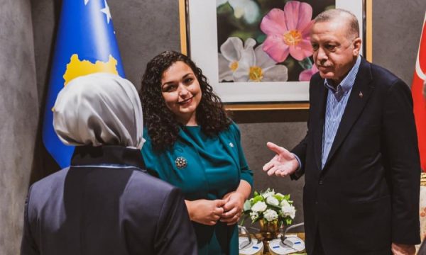 Erdogan ia kthen presidentes Osmani: Unë dhe gruaja ime ju falenderojmë juve dhe popullin vëllazëror të Kosovës