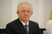Hyseni pas dështimit të rezolutës kundër shtrenjtimit të rrymës: Opozitë e mjerë, dekor i Kurtit