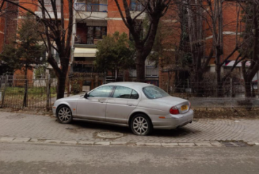 Kjo veturë gjendet tek stacioni i autobusëve tash e ca vite, cili është misteri i saj?