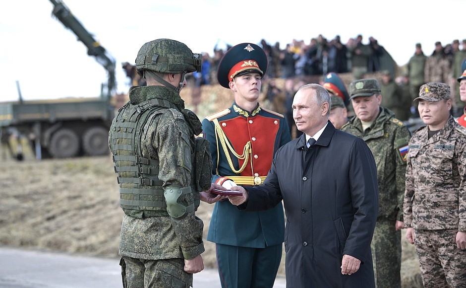 Tërheqja e trupave ruse – Shenja e parë e rënies së Putinit apo një nga mashtrimet e radhës përpara një sulmi