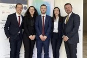 Junikasja Ernesa Shala në mesin e ekipit fitues në garën rajonale “Willem C. International Arbitration Moot”