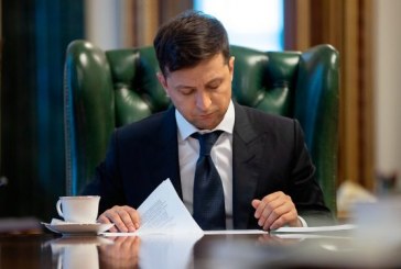 Zelensky nënshkruan dekretin: Tërheq ushtarët ukrainas nga Kosova për të luftuar kundër Rusisë