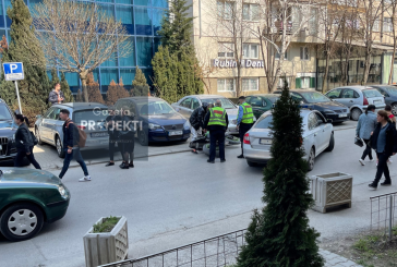 Policia në aksion, ndal veturën në mes rrugës dhe bllokon motorristin