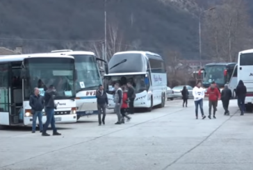 Serbët nisen me autobusa nga veriu për të votuar në Serbi