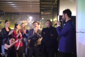 Adelina Ismaili përlotet teksa dëgjon versionin e ri të këngës së saj, “Ti do të martohesh” të Egzon Pirecit