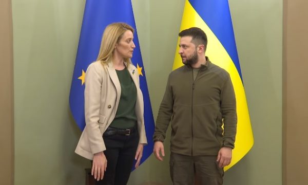 Presidentja e Parlamentit Evropian viziton Kievin në kohë lufte, takohet me Zelenskyn