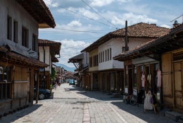 Shkolla në Gjakovë që ndaloi shaminë, Drejtoresha thotë se ndihet e kërcënuar