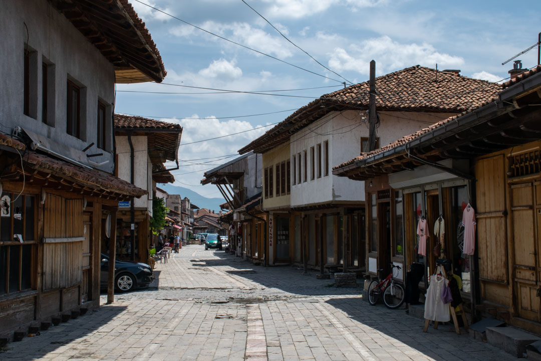 Shkolla në Gjakovë që ndaloi shaminë, Drejtoresha thotë se ndihet e kërcënuar