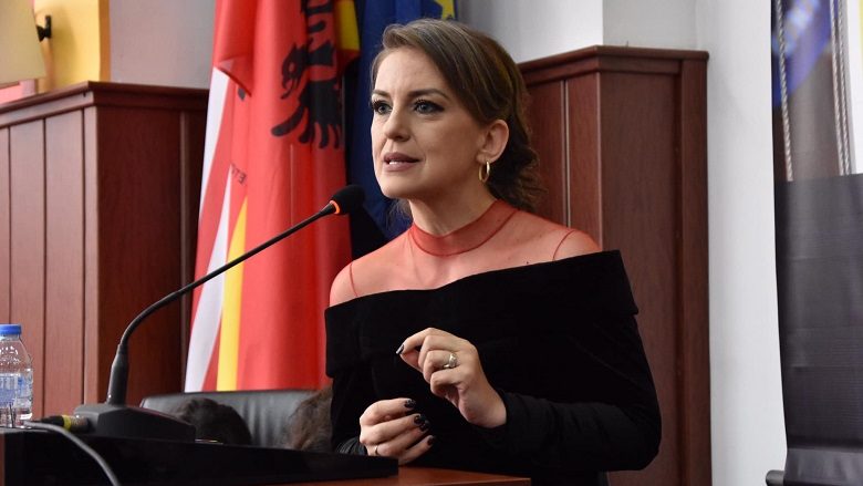 Besiana Mehmedi: Nuk dorëzohem para shantazheve