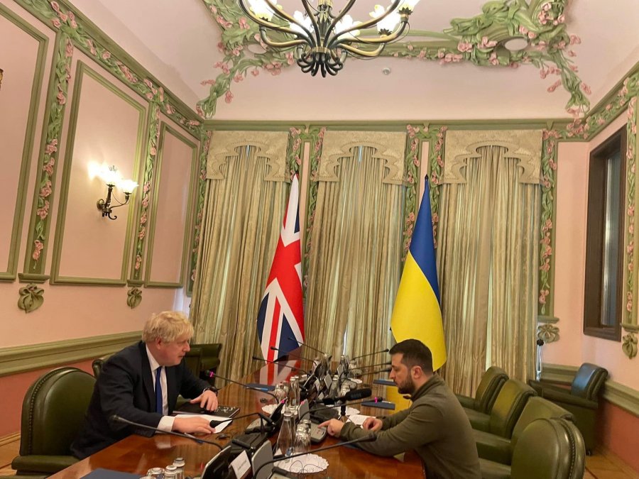 Boris Johnson shkon papritur në Ukrainë, takon Zelenskyn