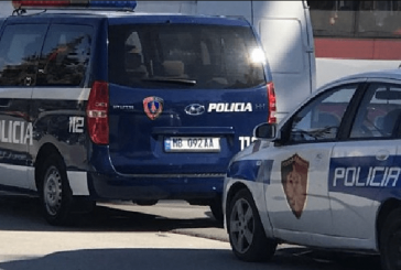 Polici vret me 7 plumba kolegun e tij brenda stacionit policor në Shqipëri, thotë se e u tall me të