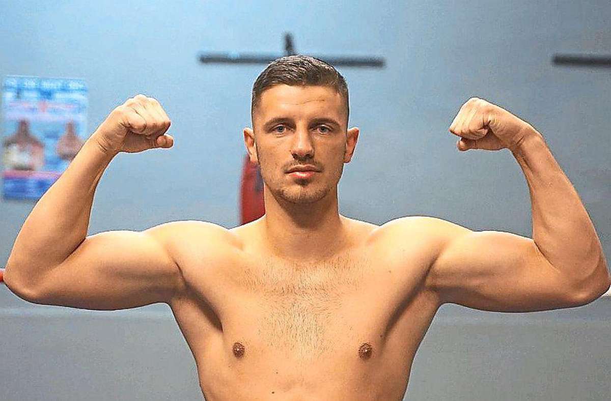 Nipi i Luan Krasniqit bëhet boksier profesionist