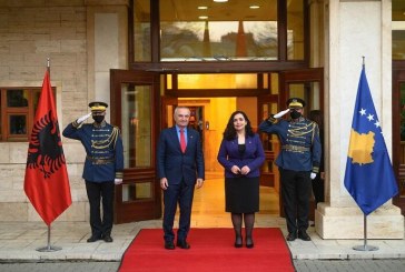 Dy presidentët shqiptarë, Vjosa Osmani dhe Ilir Meta nisen për Junik