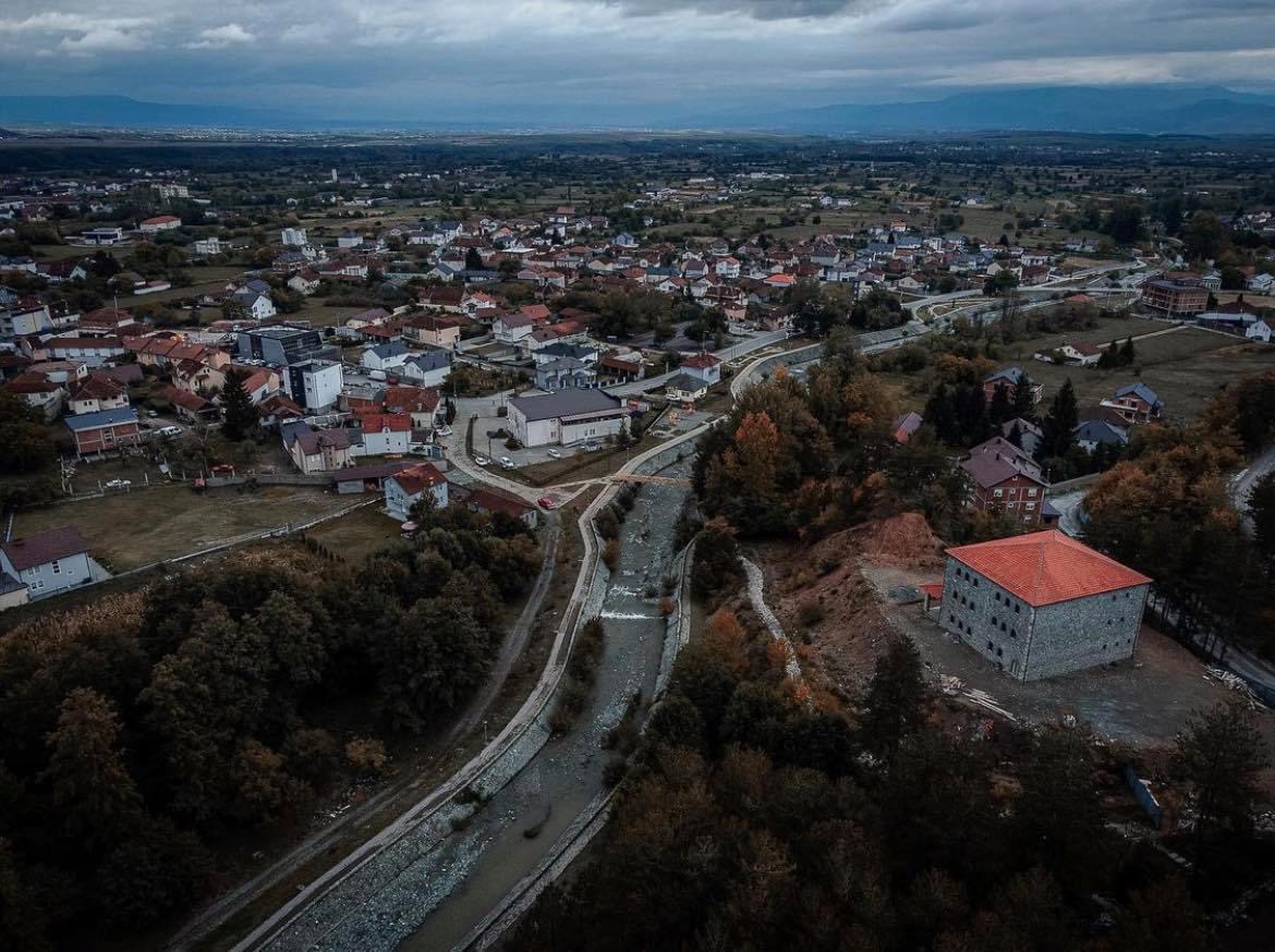 Pas 3 ditësh u gjet në Junik, vajza 13 vjeçare thotë se u mashtrua nga 33 vjeqari