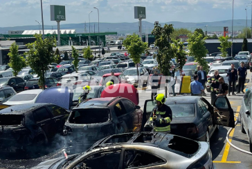 4 vetura digjen në parkingun e Albi Mall-it