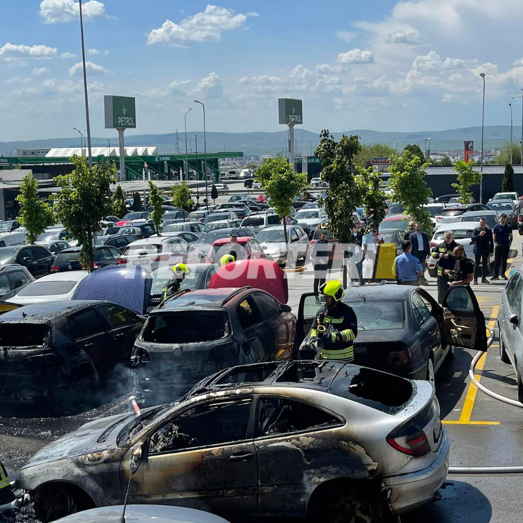 4 vetura digjen në parkingun e Albi Mall-it