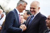 Edi Rama sot viziton familjen e Thaçit në Burojë