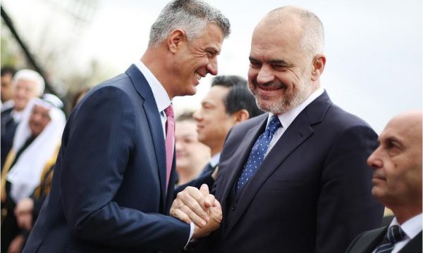 Edi Rama sot viziton familjen e Thaçit në Burojë