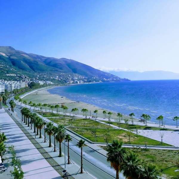 Vlora pothuajse e boshatisur në mes të sezonit turistik, shkak çmimet e larta