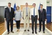 Kurti priti në takim kryesuesin ekzekutiv të Atlantic Council, gjeneralin James Jones