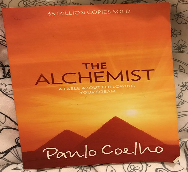 “Alkimisti” i Paulo Coelhos, na mëson të mposhtim frikën nga e ardhmja
