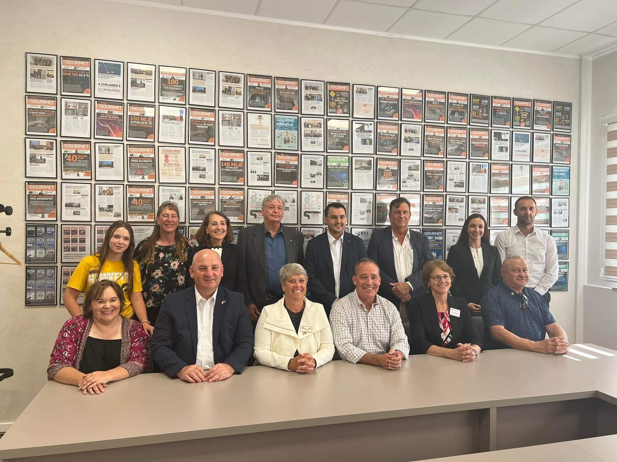 Mazreku pret delegacionin nga shteti i Iowa-s, ai ftohet edhe në Amerikë