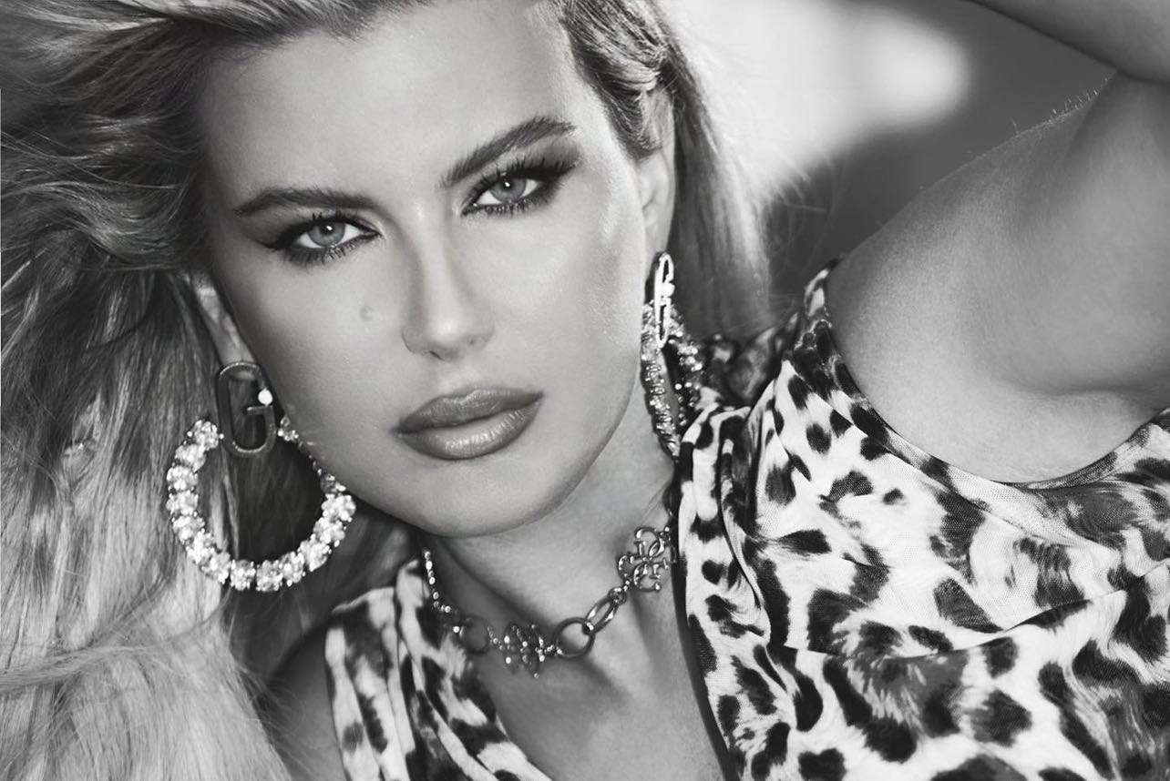 Kadrie Canolli sjell fotosesionin e ri të GUESS-it
