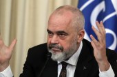 Edi Rama thirrje Vuçiqit: Mos ushqe me asnjë lloj justifikimi grupe të caktuara në veri të Kosovës