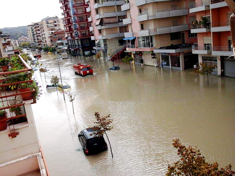 Destabilizim i motit, paralajmërohen përmbytje të hënën