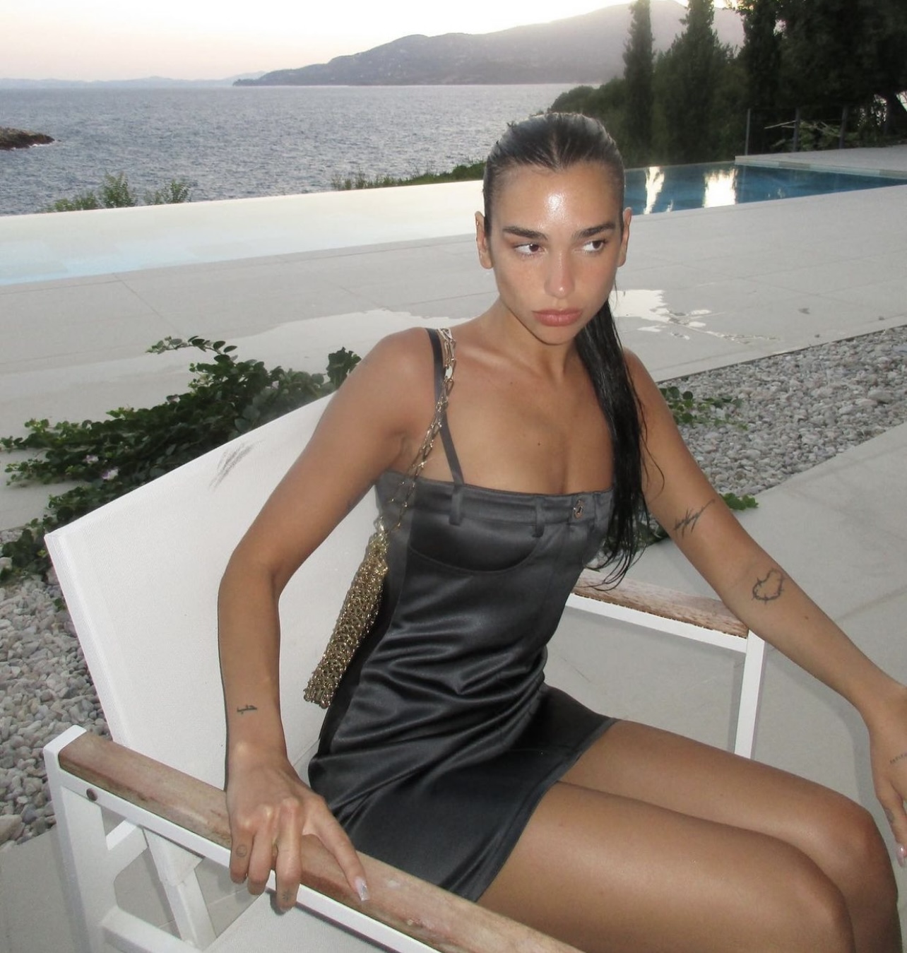Dua Lipa merr sërish vëmendjen e Facebook -ut, gjiganti i rrjeteve sociale e quan “mbretëreshë të Shqipërisë”
