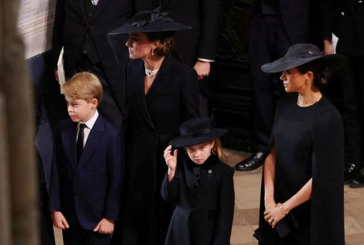 Ç’veshën në funeral Kate & Meghan dhe si e nderuan Mbretëreshën me detajet?